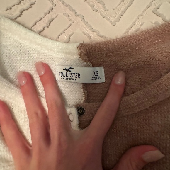 Split Color Cropped Long Sleeve Button-Up Sweater - Picture 5 of 6